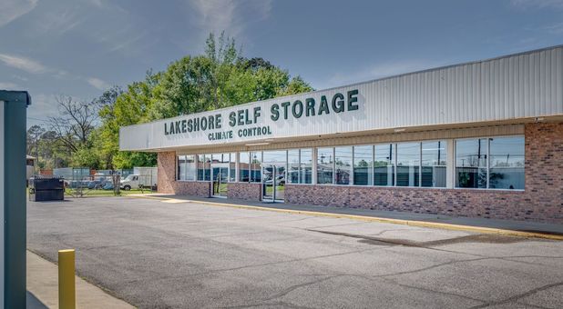 Self Storage at Lakeshore Storage