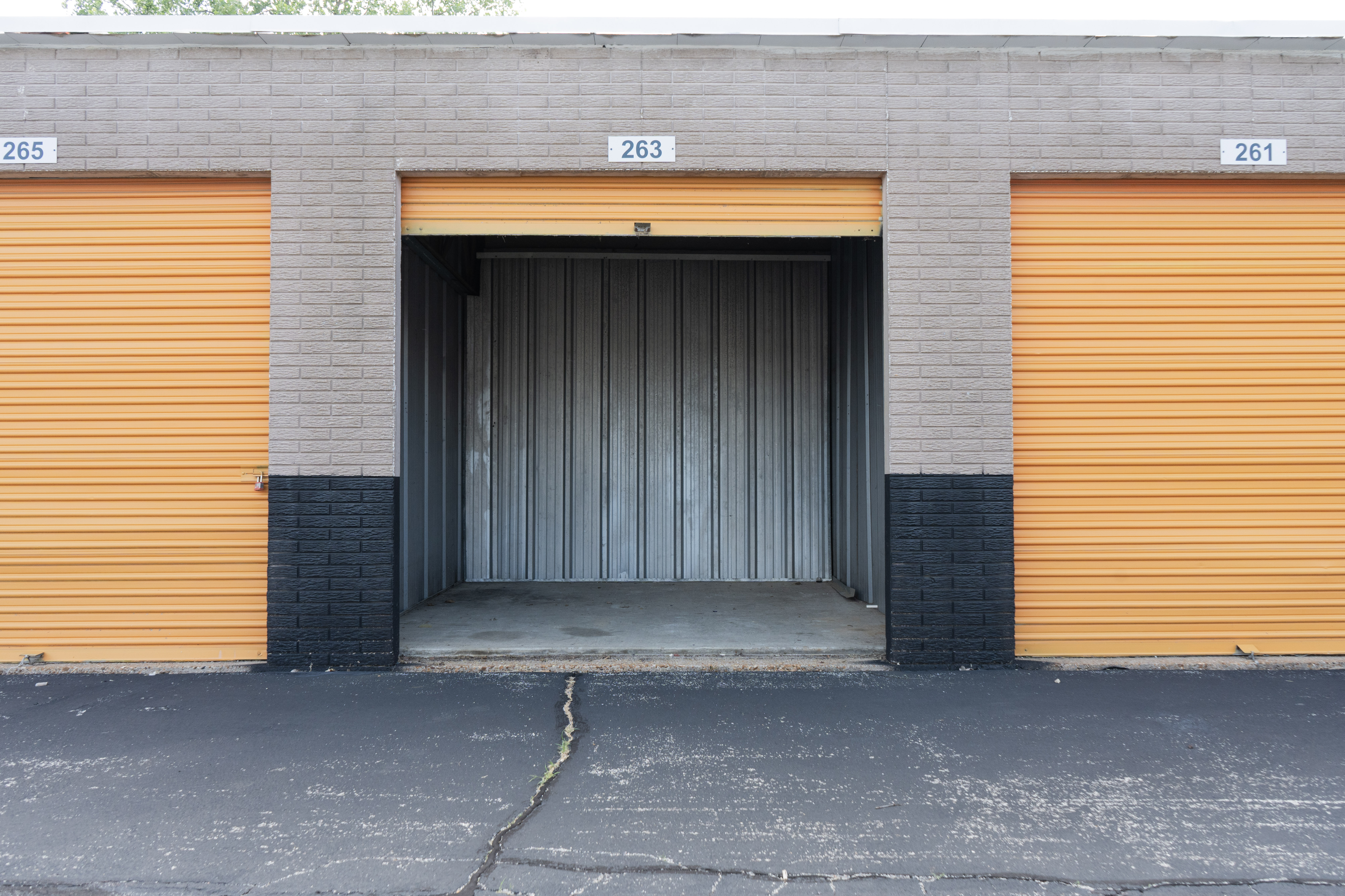 Drive Up Storage units in Maryland Heights, MO