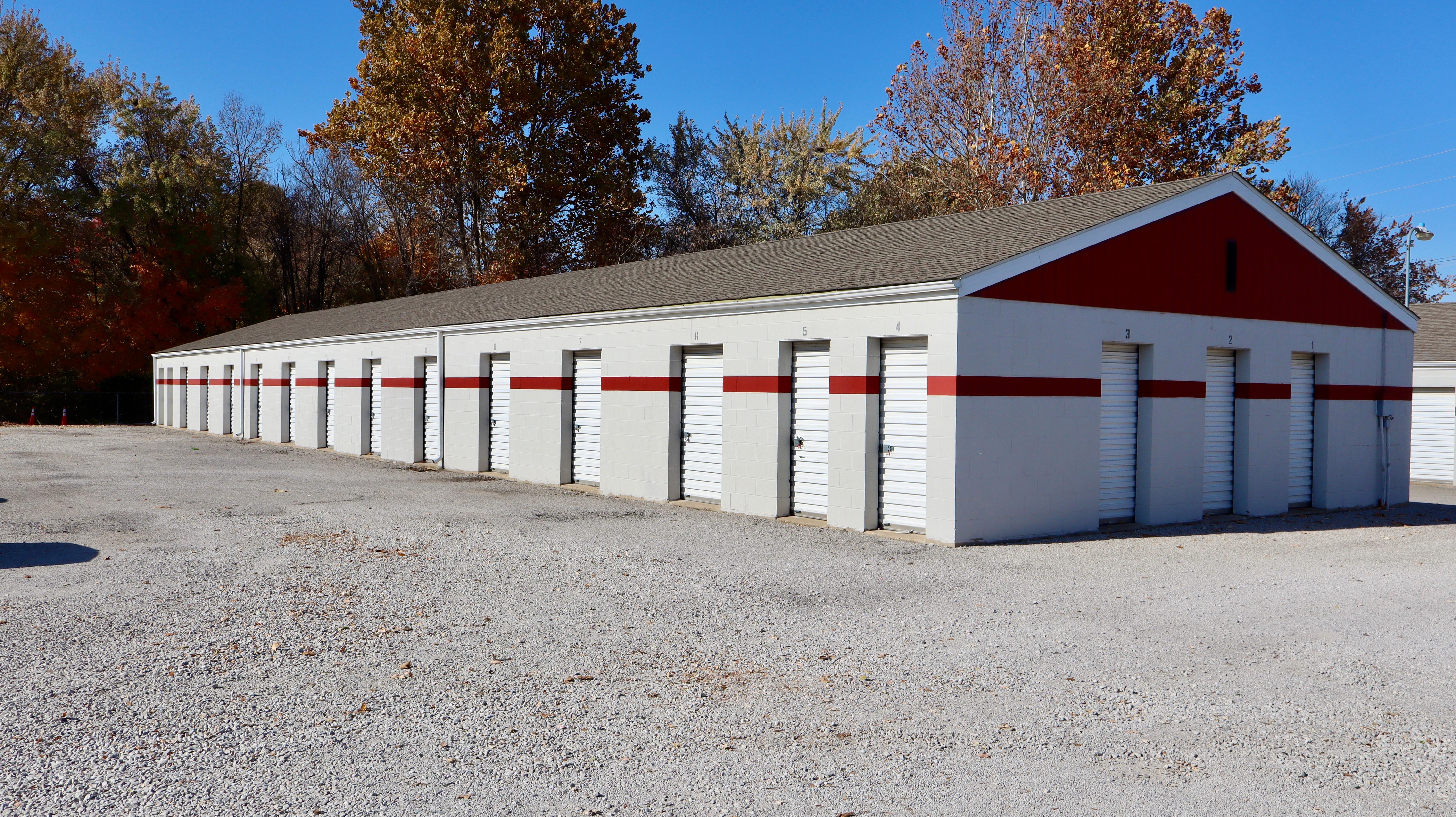 Center Grove Road at 6463 Center Grove Rd Edwardsville, IL 62025