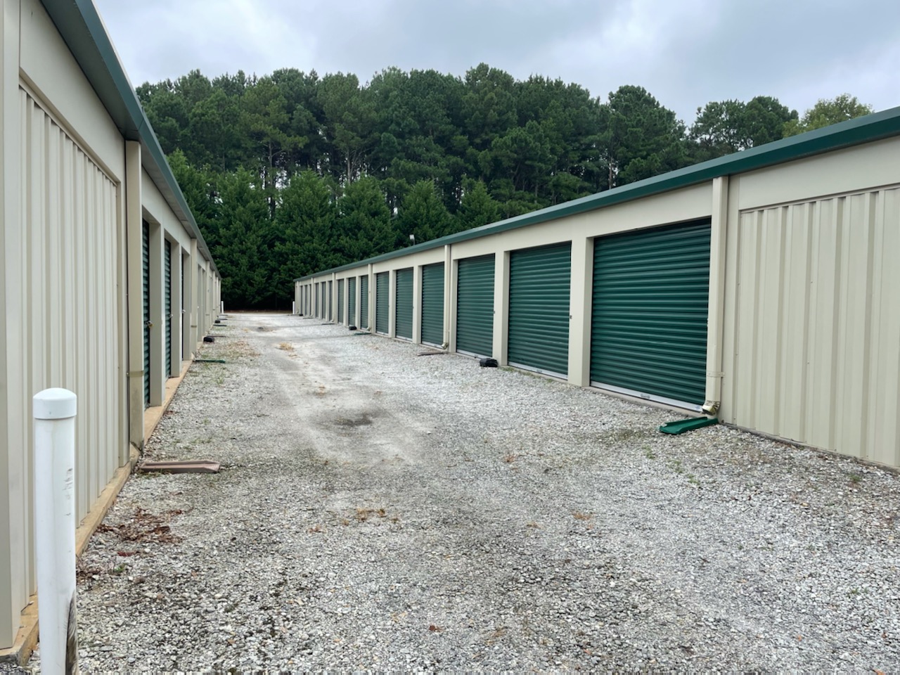 wide drive aisles for easy unloading and packing in loganville, ga