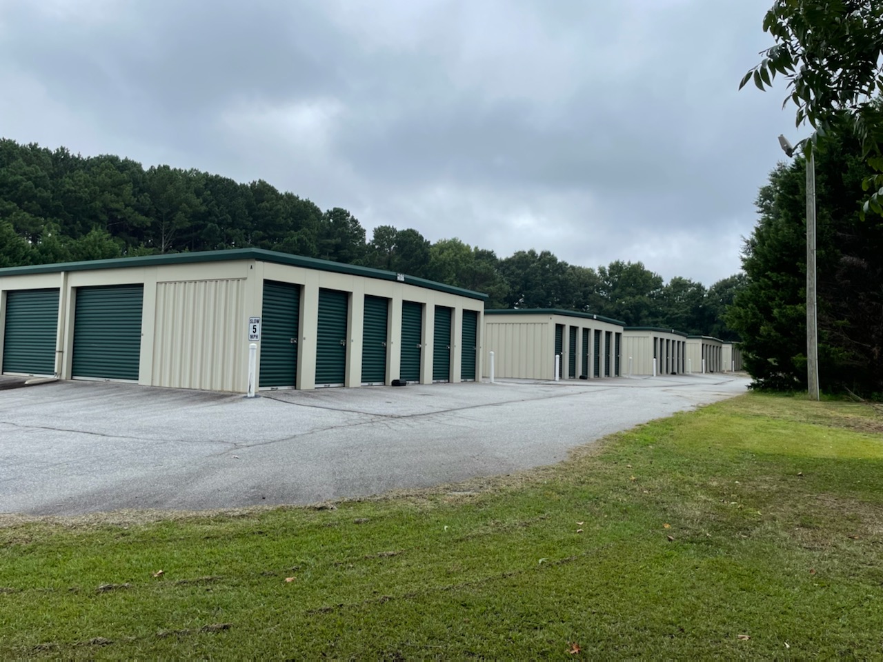 lots of unit sizes available in loganville, ga 