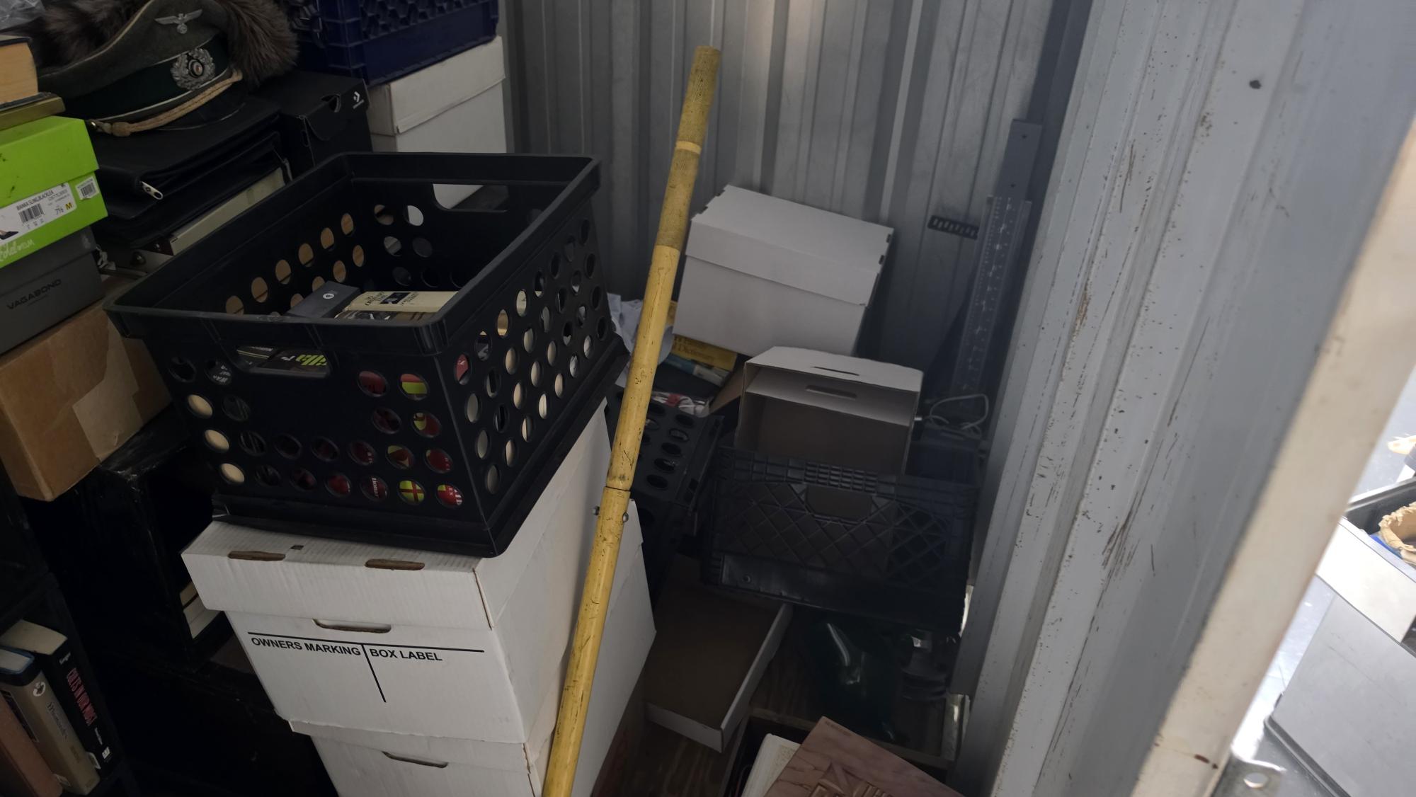 Unit 1352 contents – right side