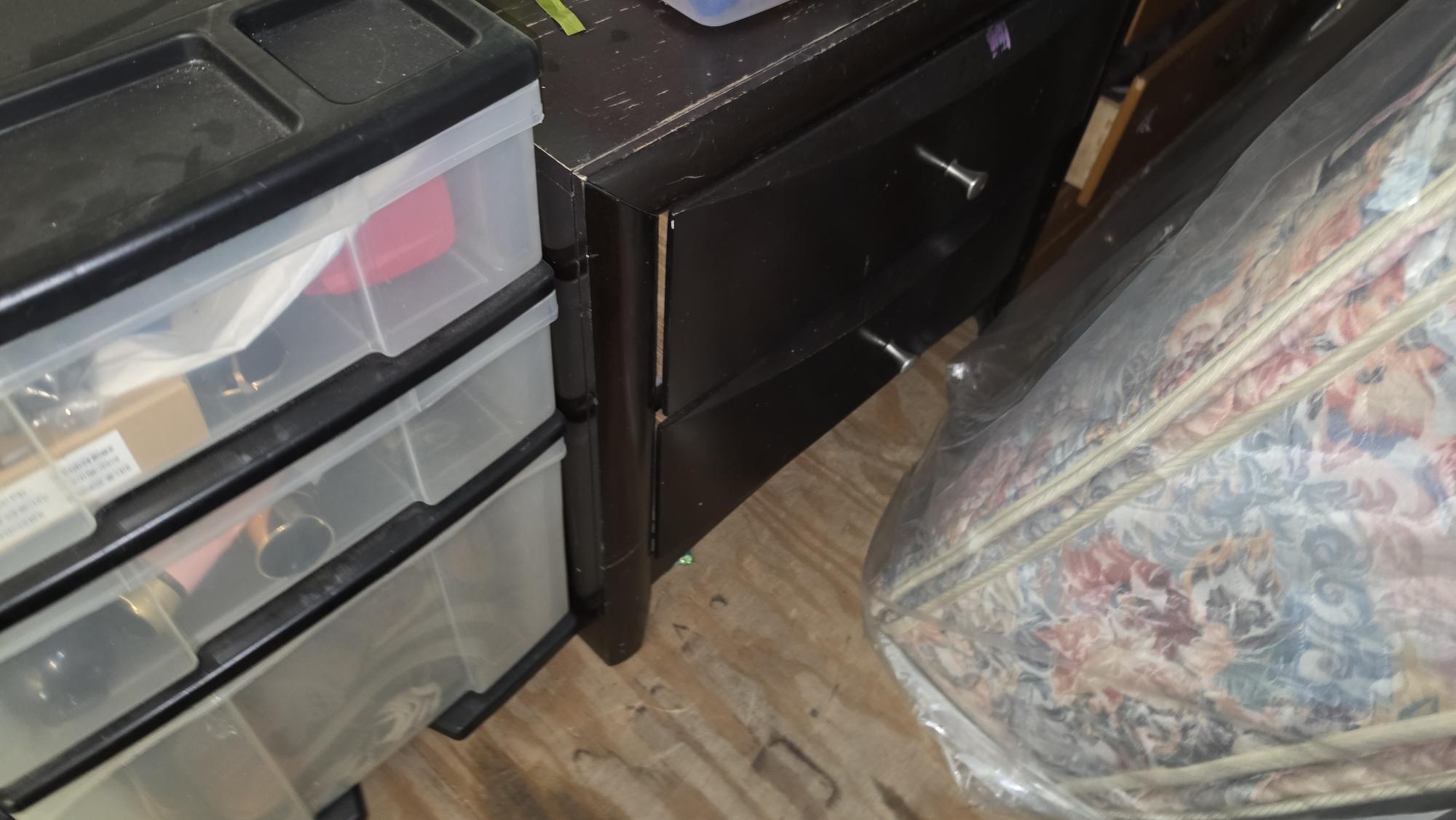 Unit 2427 contents – drawers and furniture
