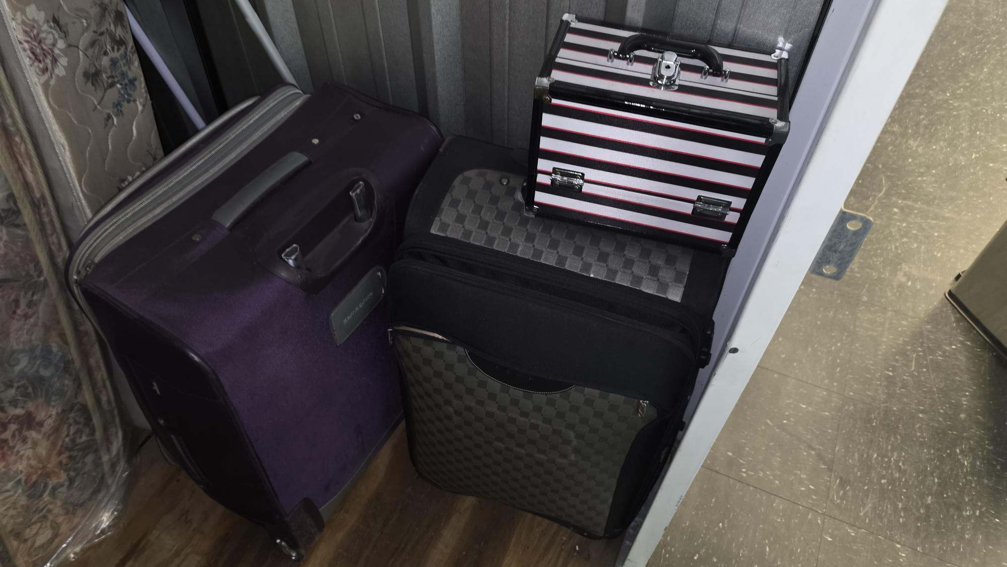 Unit 2427 contents – luggage and storage chest