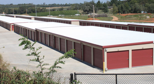 Outdoor self storage building with outside access