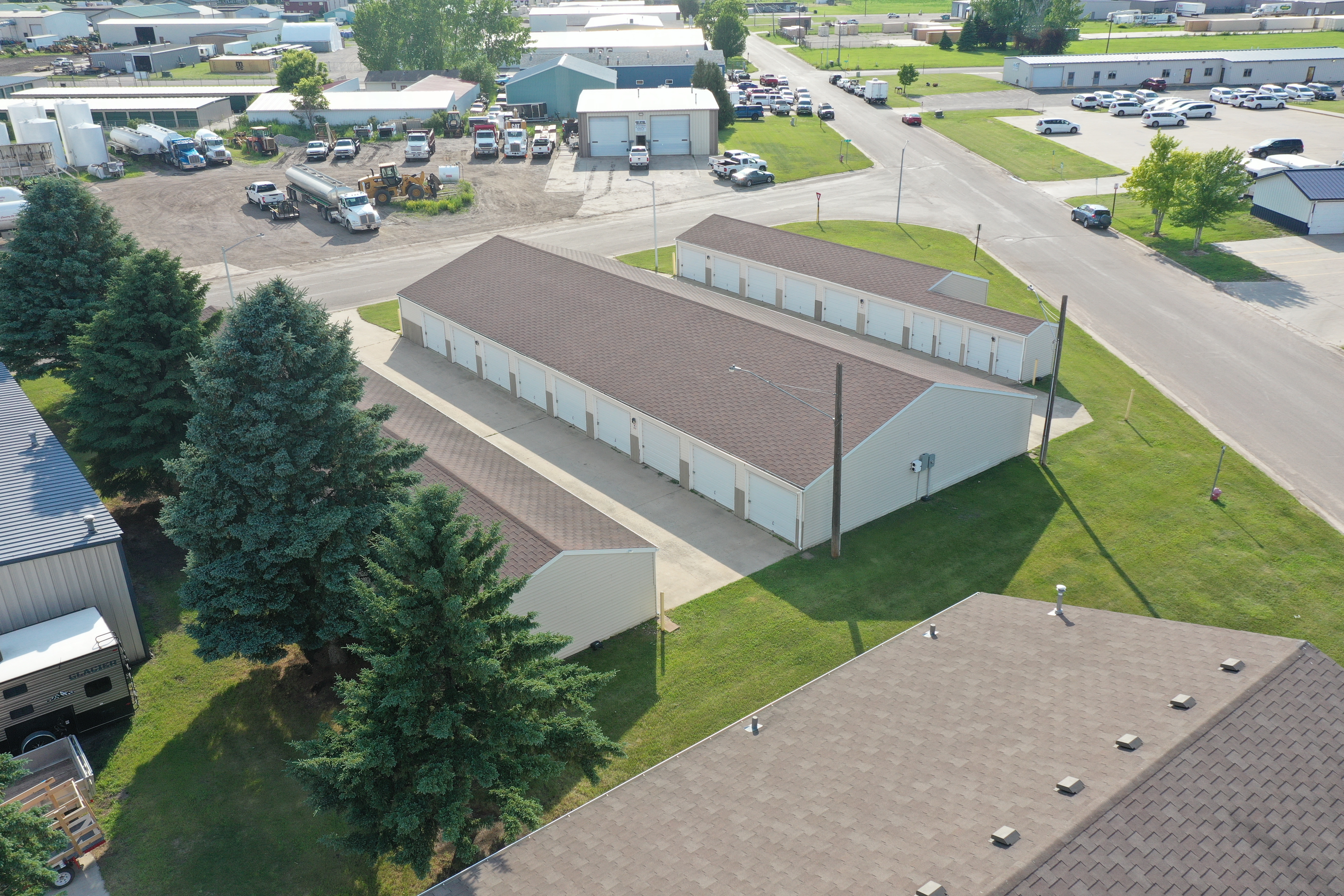 drive-up storage units at 2601 16th Ave S in Moorhead, MN 56560