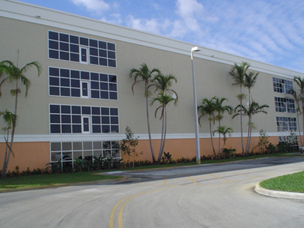 pembroke pines self storage, exterior of facility