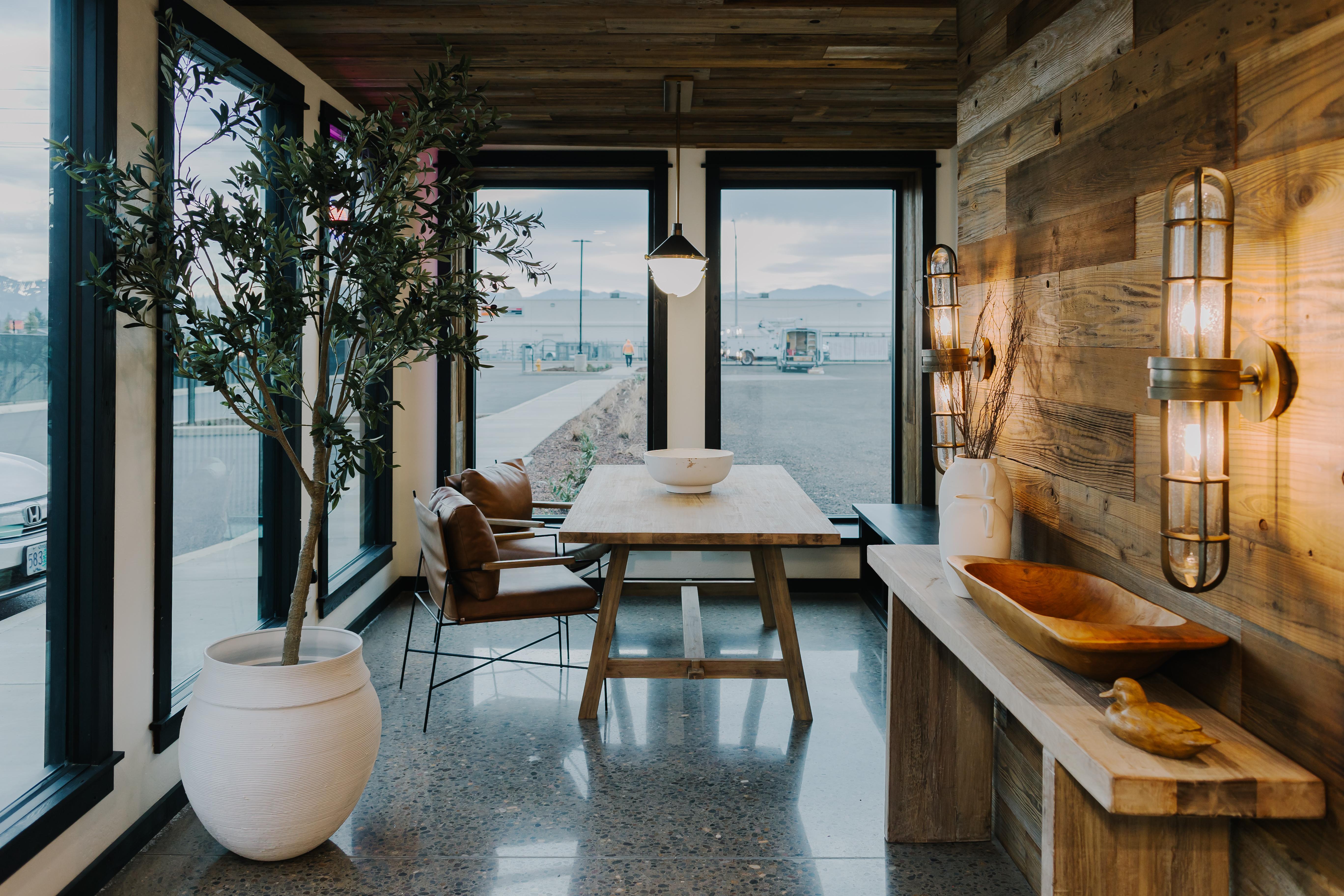 Clean Business Room in White City, OR