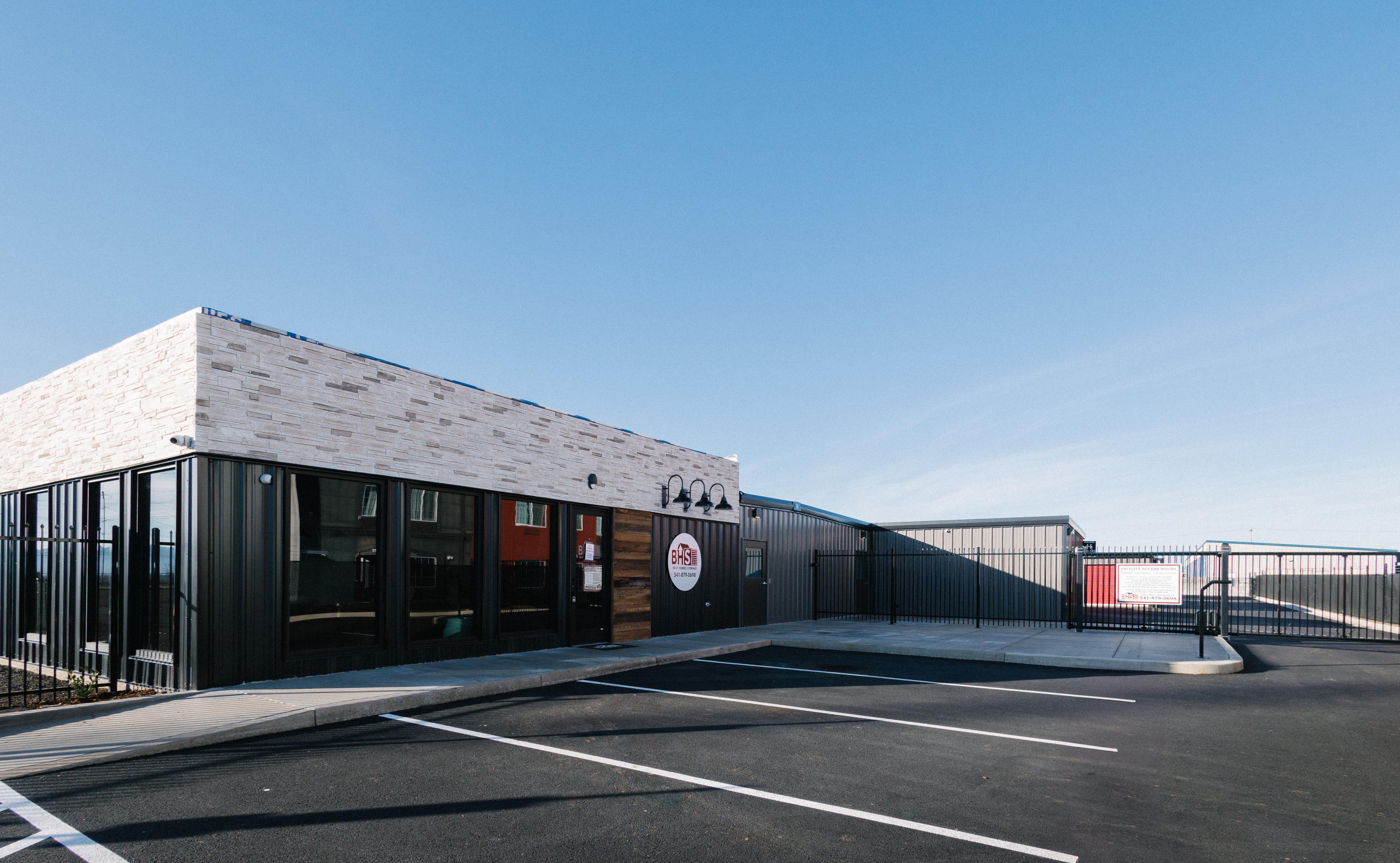 Outdoor Vehicle Parking in White City, OR
