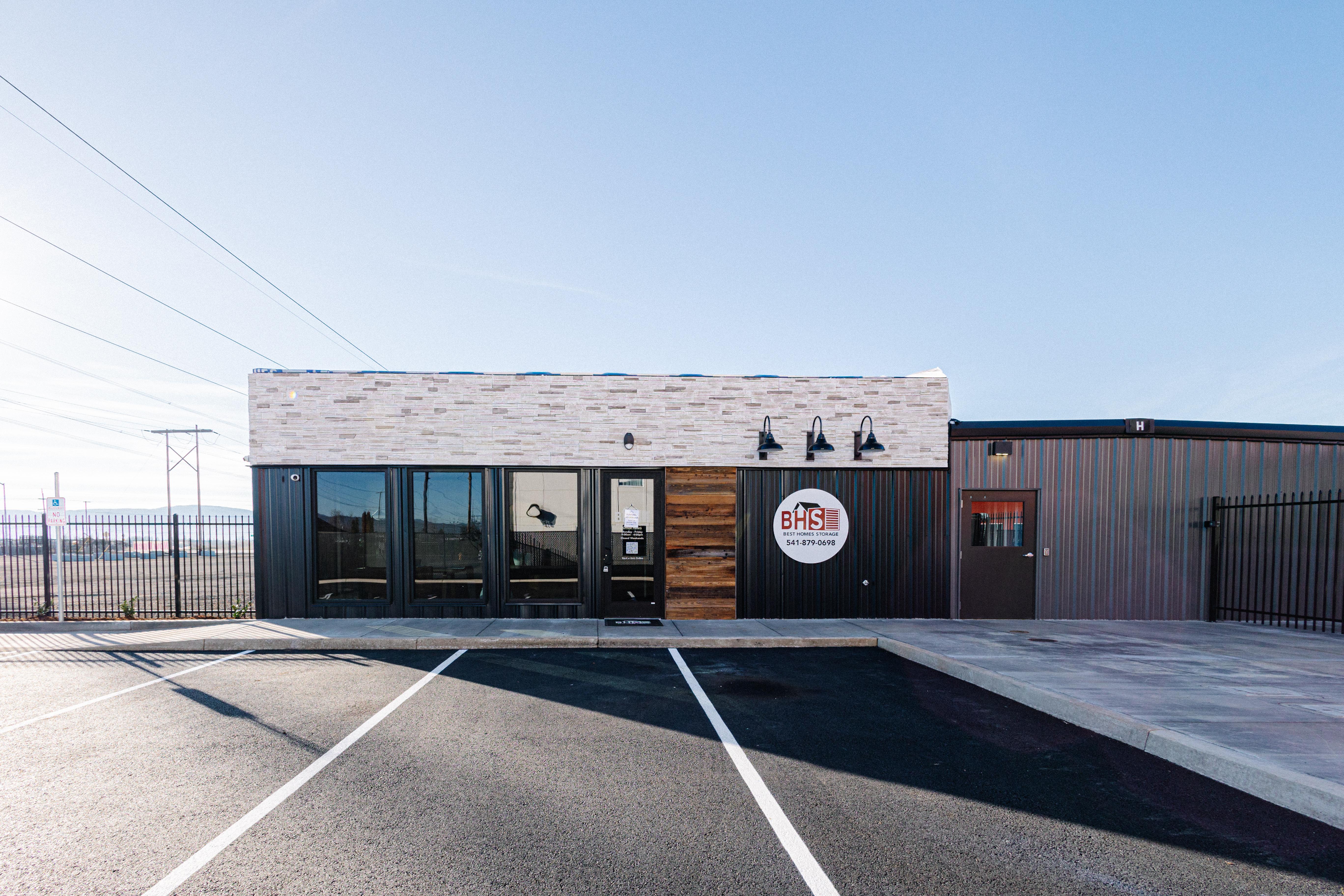Self Storage Office Entrance in White City, OR
