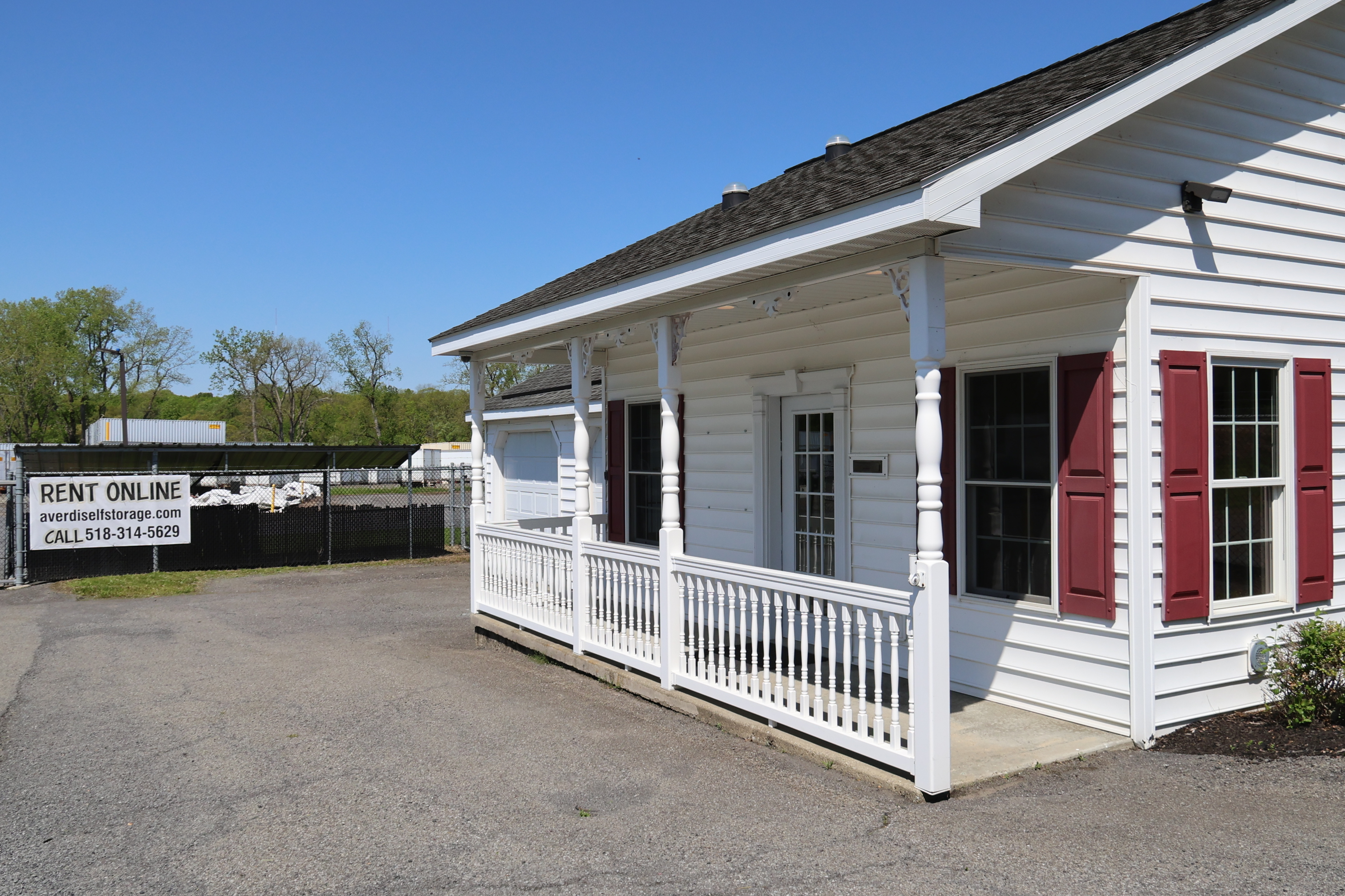 Exterior of the A-Verdi Self Storage Glenmont office building with front porch and customer access
