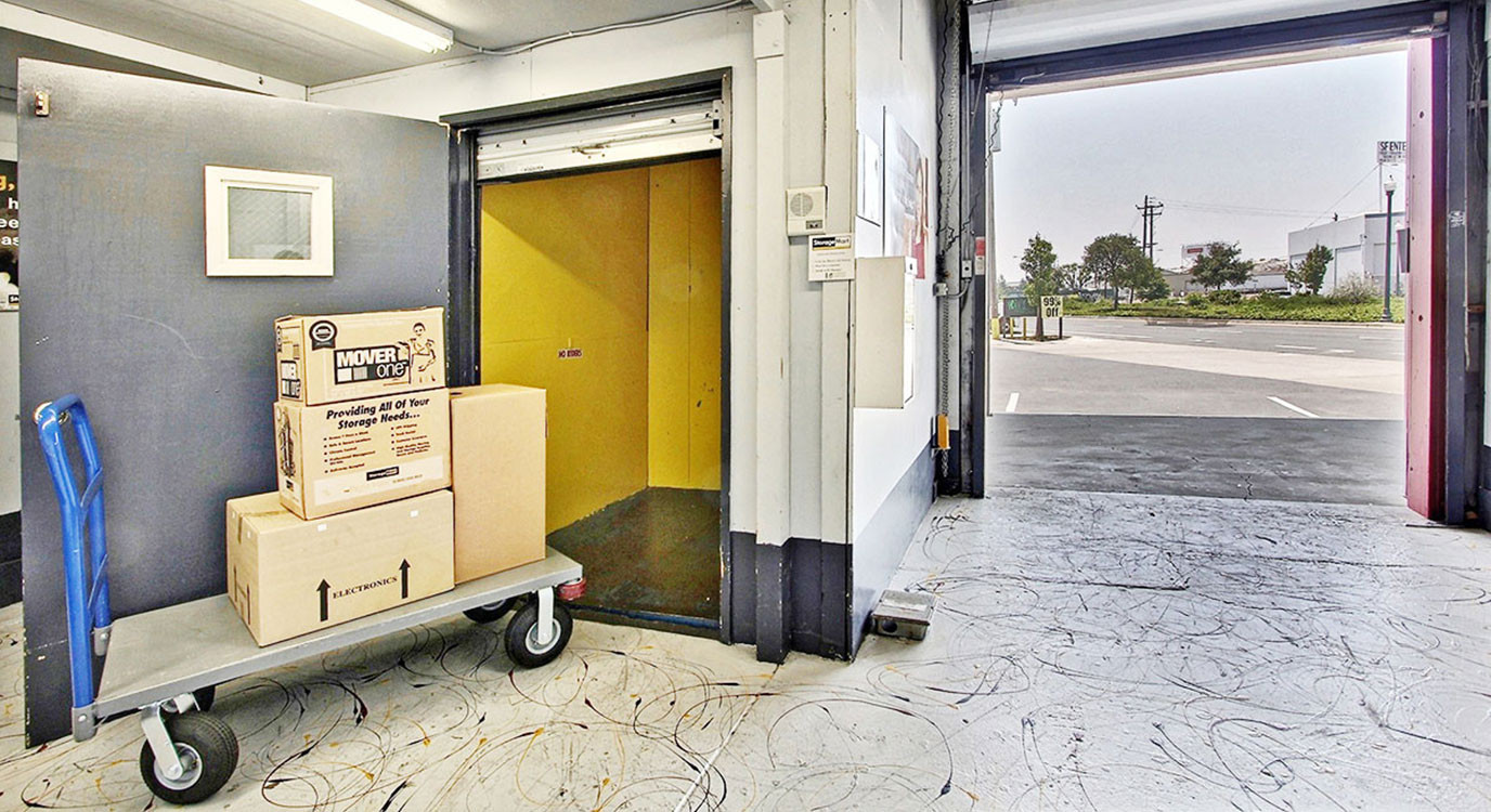 Storage Units in Oakland, CA on Mandela Pkwy StorageMart