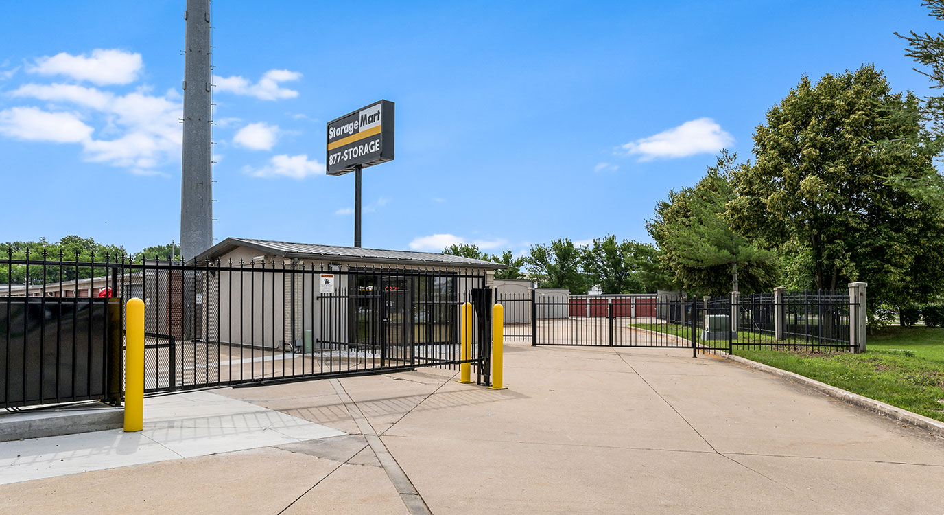 Rent a Storage Unit in a Clive on NW 94th St StorageMart