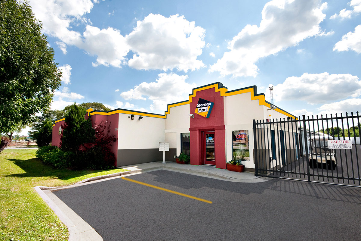 Storage Units in London, Ontario on Adelaide St N StorageMart