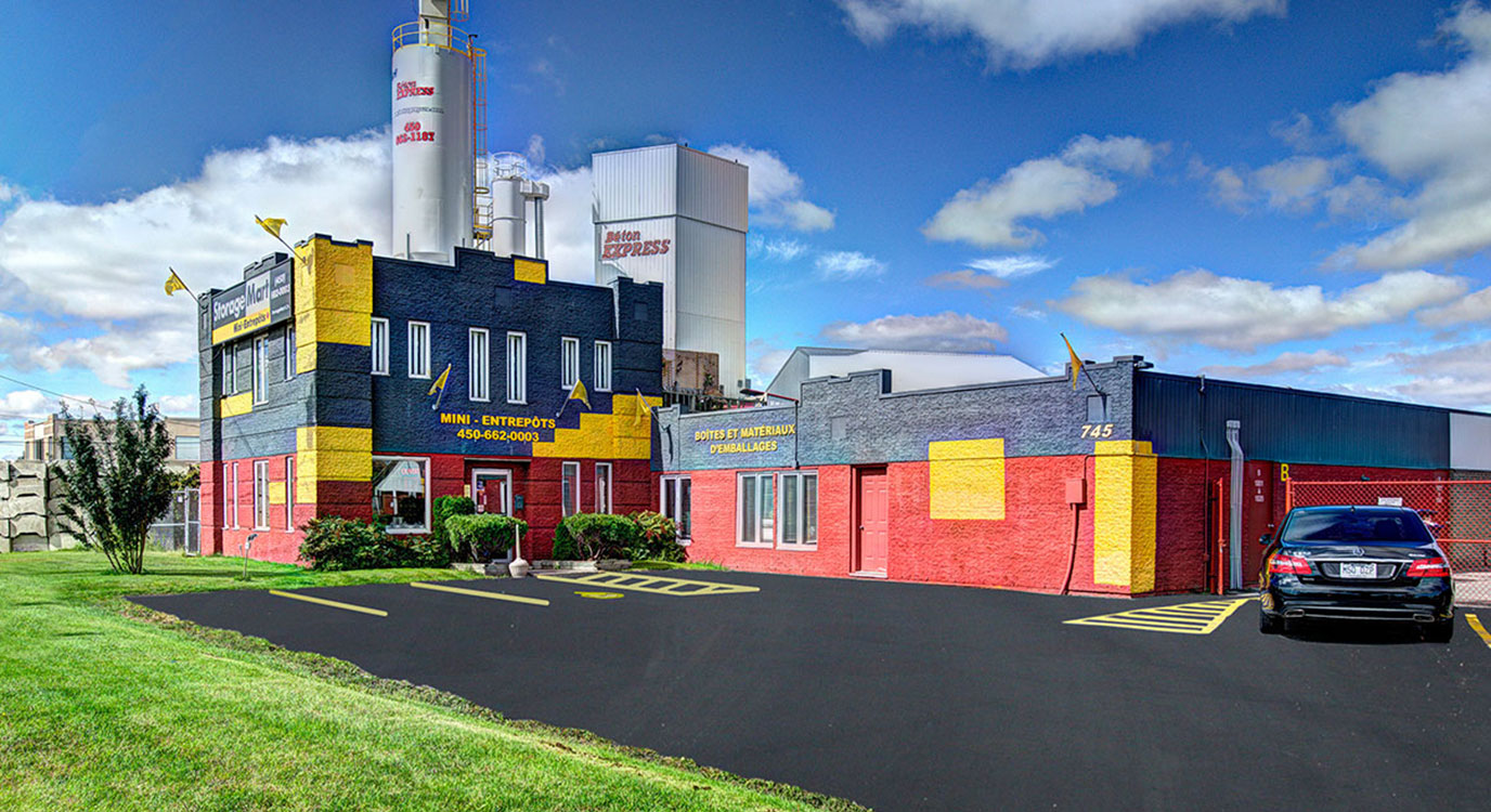 Minientrepôts à Laval sur Boul. SaintMartin Ouest StorageMart