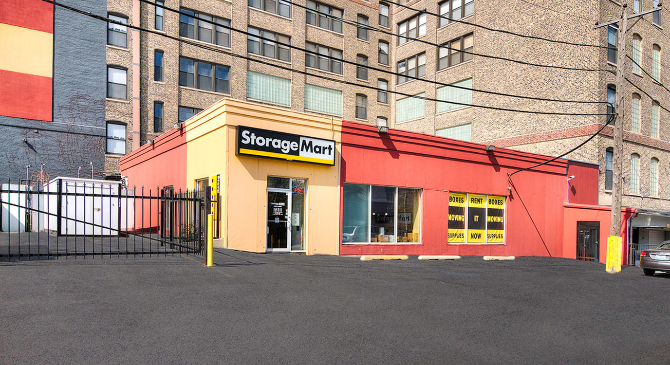 Almacenamiento cerca de Lincoln Park en River West | StorageMart