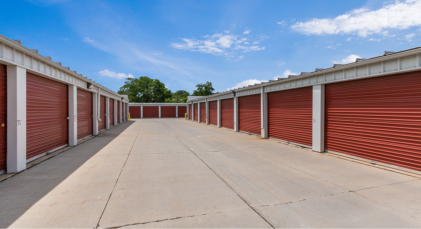Lincoln Self Storage Storage Units & RV Storage StorageMart