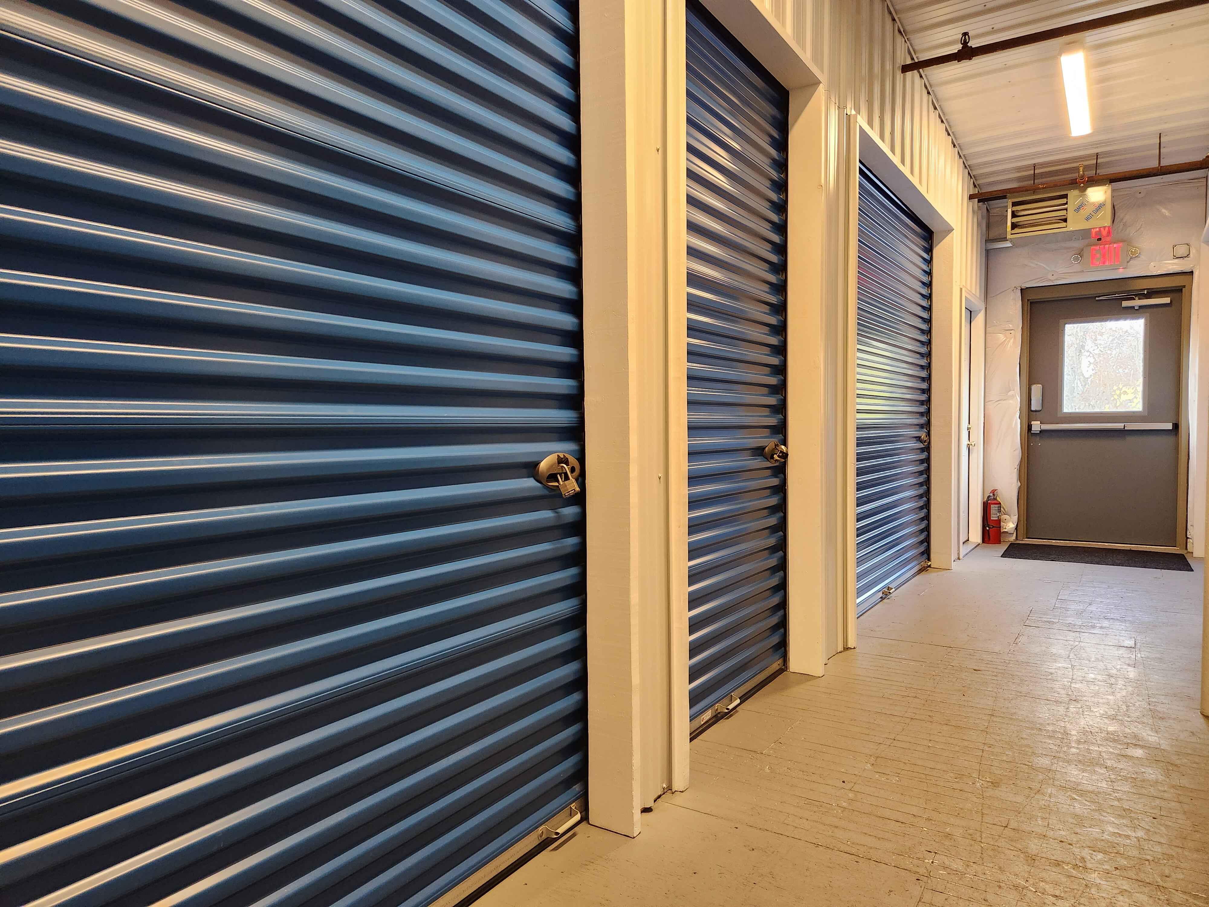 Closed storage unit