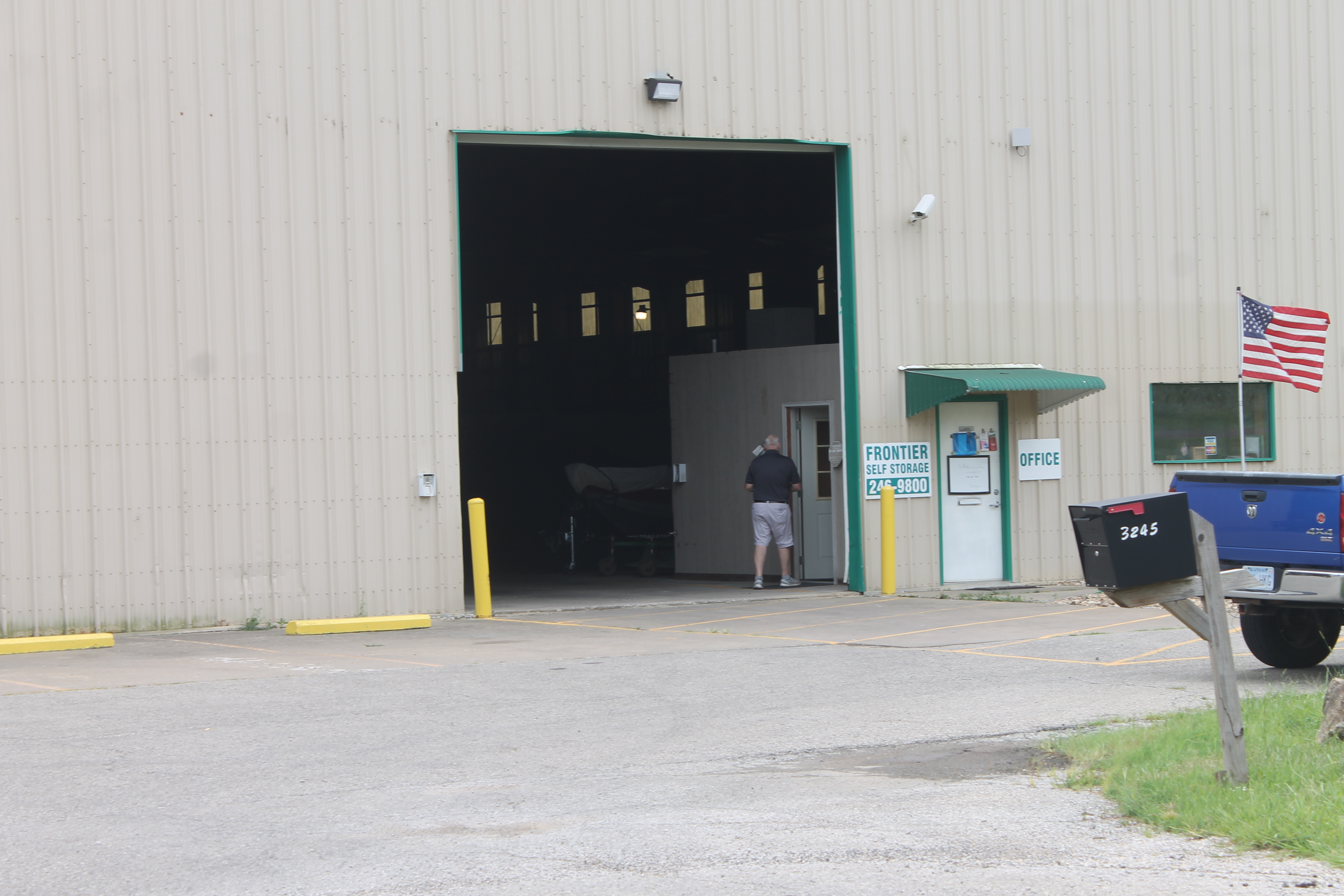 loading dock available Topeka, KS