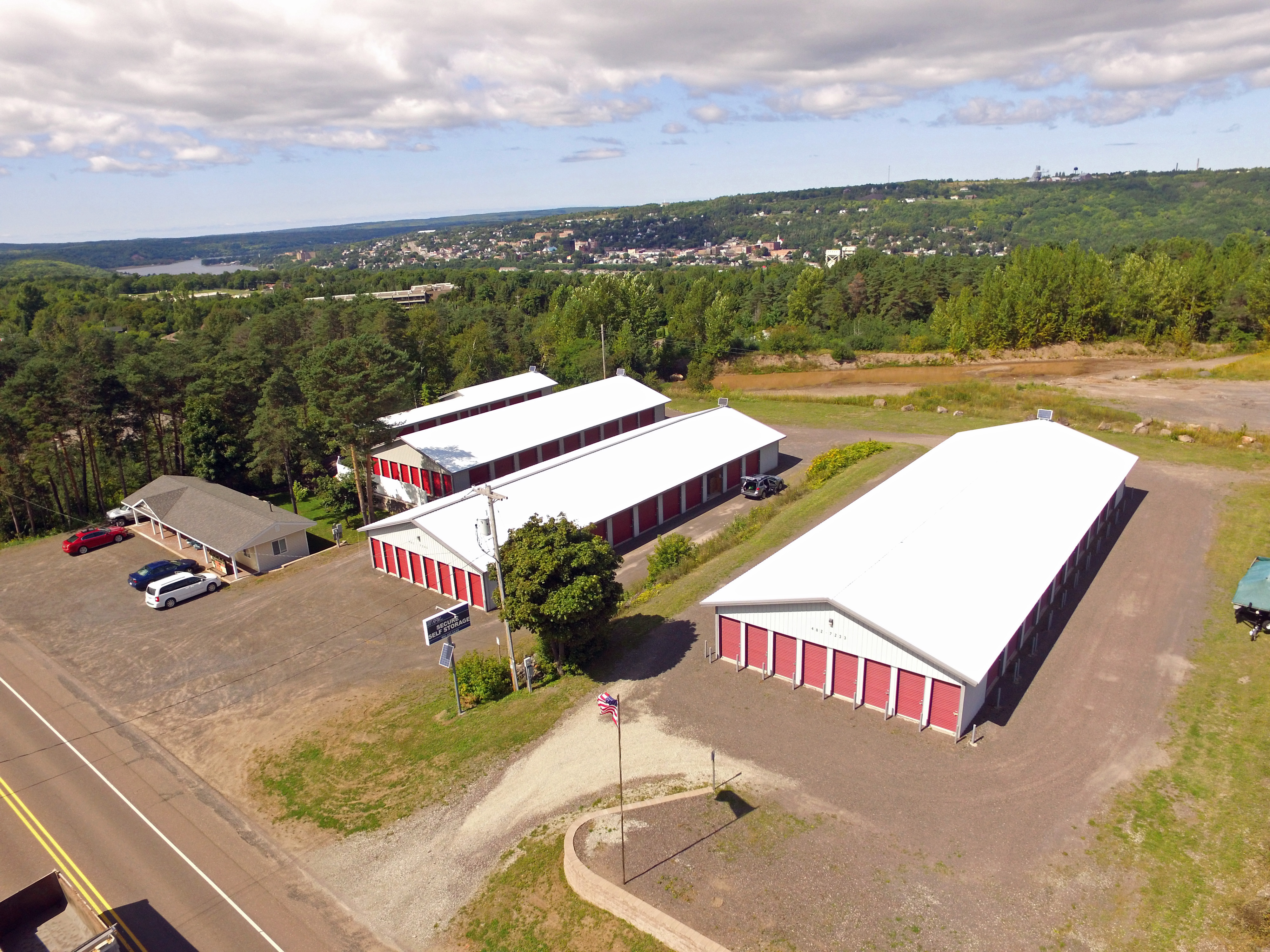 roll up doors on all units keweenaw