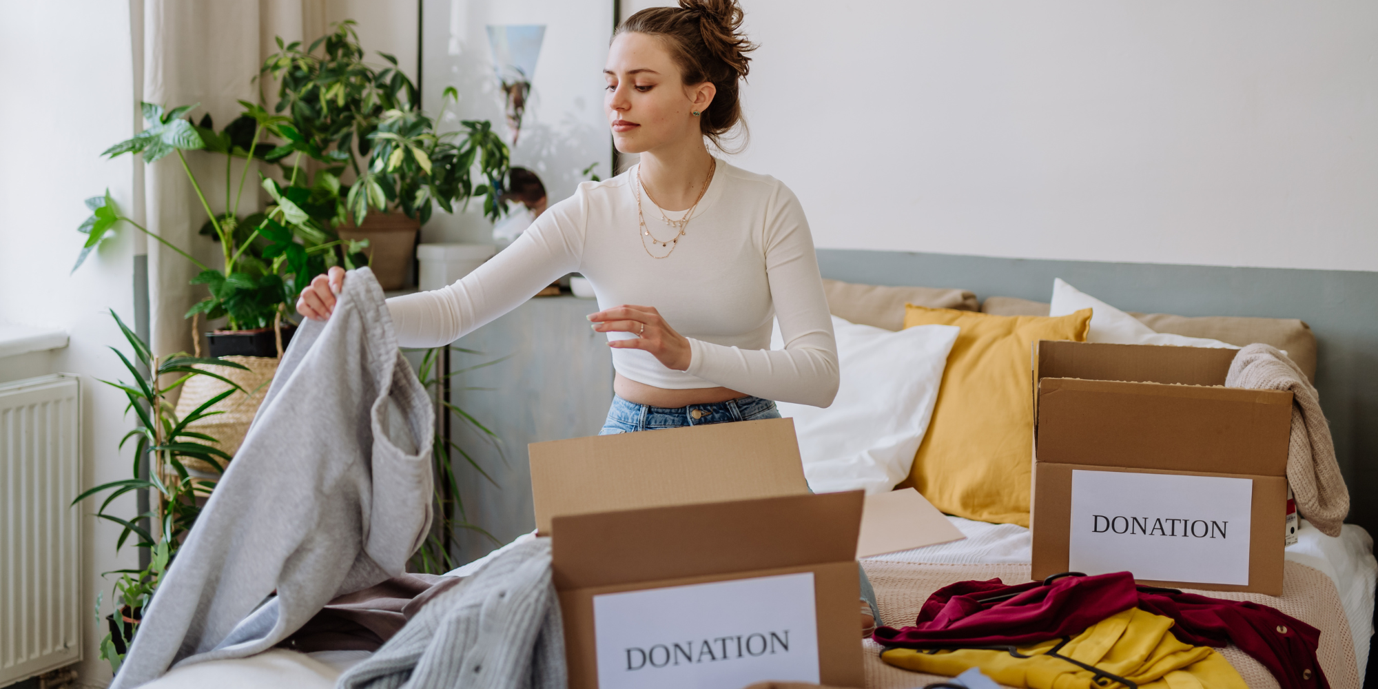 Simplify your seasonal transition with our ultimate spring decluttering and storage guide. Discover expert tips for organizing winter clothes, holiday decorations, and seasonal gear while exploring the benefits of self-storage for a clutter-free home.