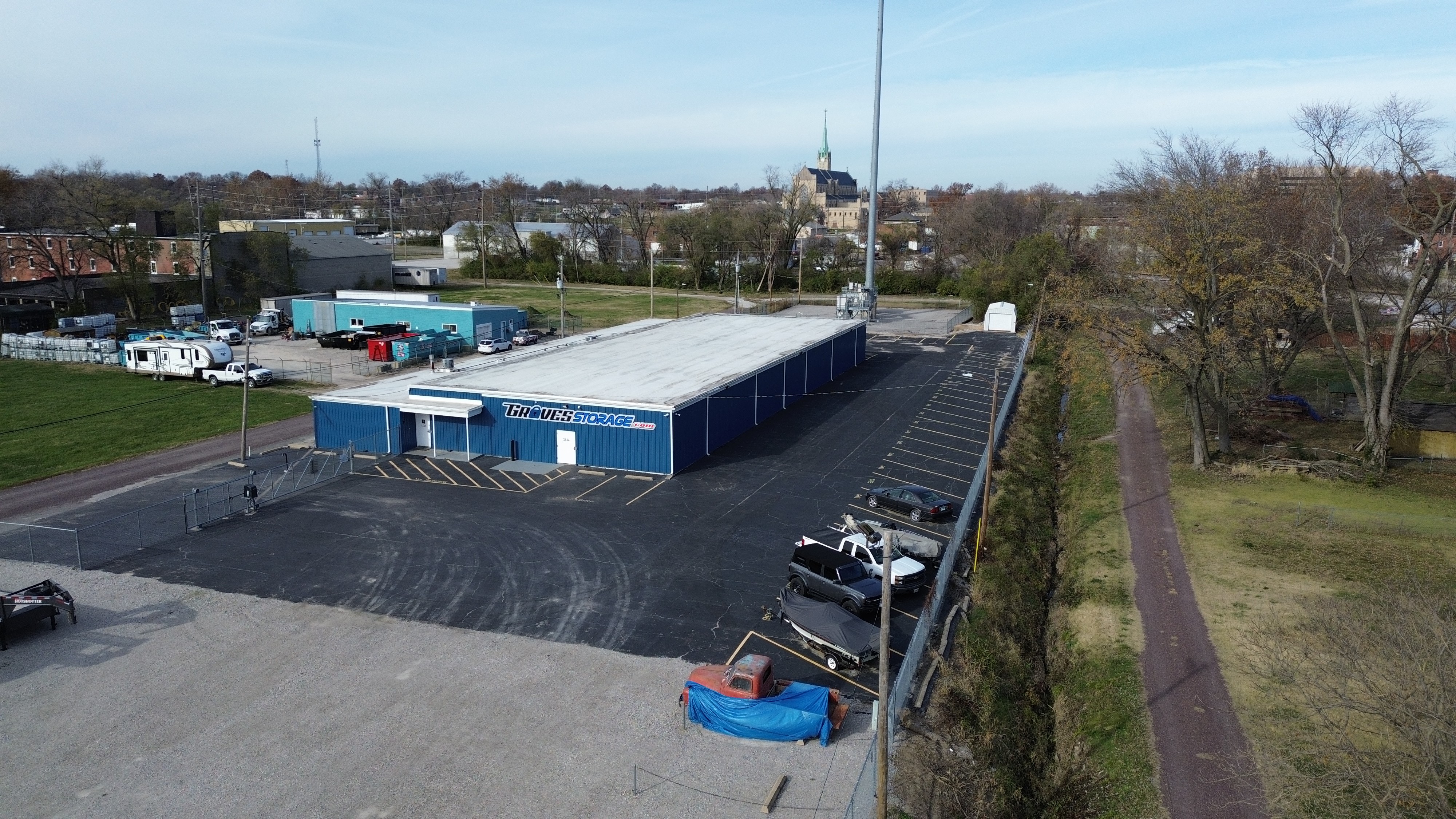 outdoor-vehicle-parking-belleville-il