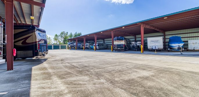 Wide drive aisles and perimeter fencing – view 9