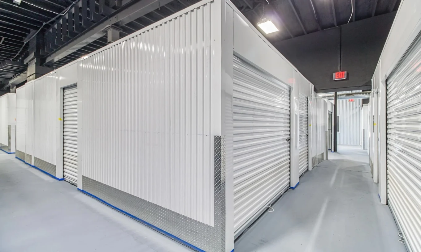 National Storage Waterford - Telegraph 930 W Huron Street Waterford Township, MI 48328