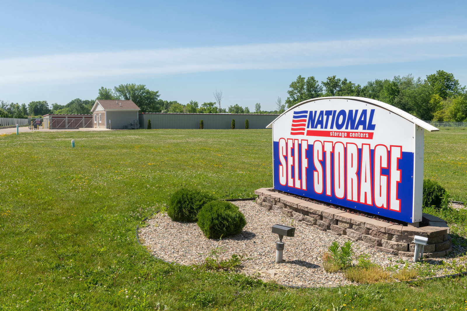 National Storage Davison – Lapeer Road 9424 Lapeer Road, Davison, Michigan 48423 (810) 371-3269