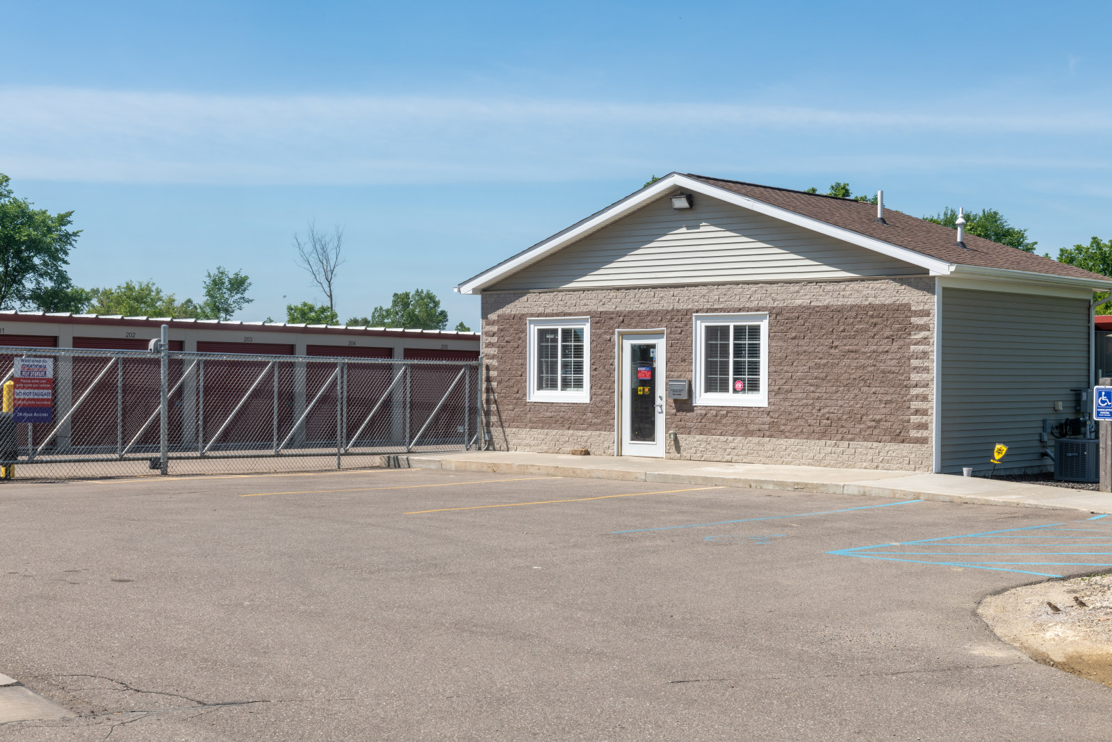 National Storage Davison – Lapeer Road 9424 Lapeer Road, Davison, Michigan 48423 (810) 371-3269