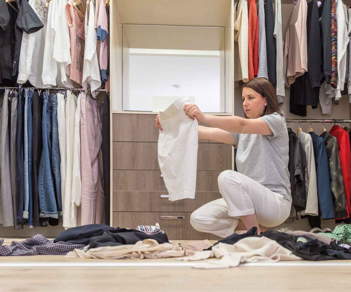 Did you know that there are more benefits to decluttering your home than just having a neat and tidy house? According to experts, decluttering your home has many health benefits. While it’s a good idea to clean regularly, it’s particularly helpful to clean in the spring to freshen up your house after winter. Are you interested in learning more about how decluttering can benefit your health? Read below. 5 Ways Decluttering is Good for Health Improve immune health: If you’re prone to allergies, it’s especially important to keep your house clutter free. When your home is cluttered, it’s easier for allergy triggers like mold, mildew, dust and pet dander to be present and thrive. A home that’s clean will also help to prevent future respiratory issues. Minimize the risk of injury: In a cluttered home, there’s a greater risk of someone tripping or falling over an item. Taking the time to reduce the risk of injury by picking up toys and other miscellaneous items from the floor will be beneficial for your overall health. Improve mental health: While having a tidy home is not only good for mental health, the process of actually getting rid of unneeded items can also eliminate stress. Sorting through your belongings, removing items you no longer need to donate, sell, throw out or give away can be very liberating. Reduce the risk of illness: In order to get rid of bacteria that causes illnesses and viruses, it’s important to ensure your home is properly clean. When your home is cluttered, it can be difficult to clean your house as well as you should. Taking the time to clean items that get used often or touch food can save you from getting ill later on down the road. Improve sleep: When your home is decluttered, you will have an easier time sleeping. A cleaner and more organized home will reduce stress and can help you to shut off your mind at night much easier. Declutter Your Home with a Storage Unit Rental At National Storage, we strive to provide you with storage and organization tips for a stress-free and clutter-free life. We have storage facilities all throughout Michigan, including in Ann Arbor, Detroit, Grand Rapids and Kalamazoo. We also have two storage facilities in Ohio, one in Dayton and one in Lakewood. Reserve a storage unit with National Storage today!