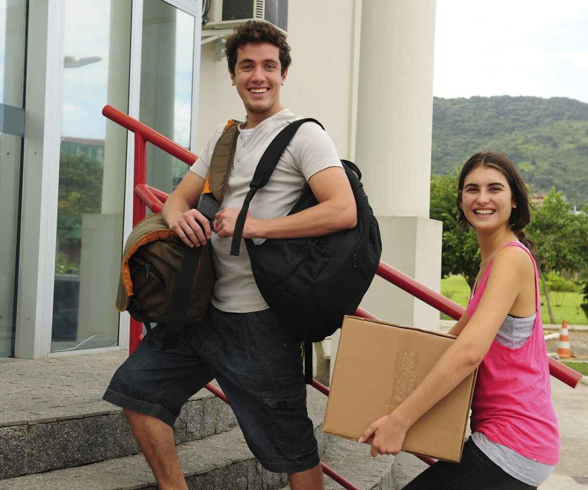 10 Tips for Moving College Students