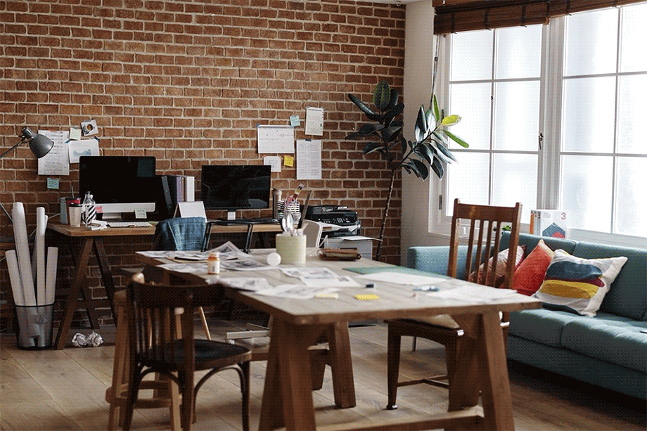 Small Business Supplies to Keep in the Office vs. Offsite