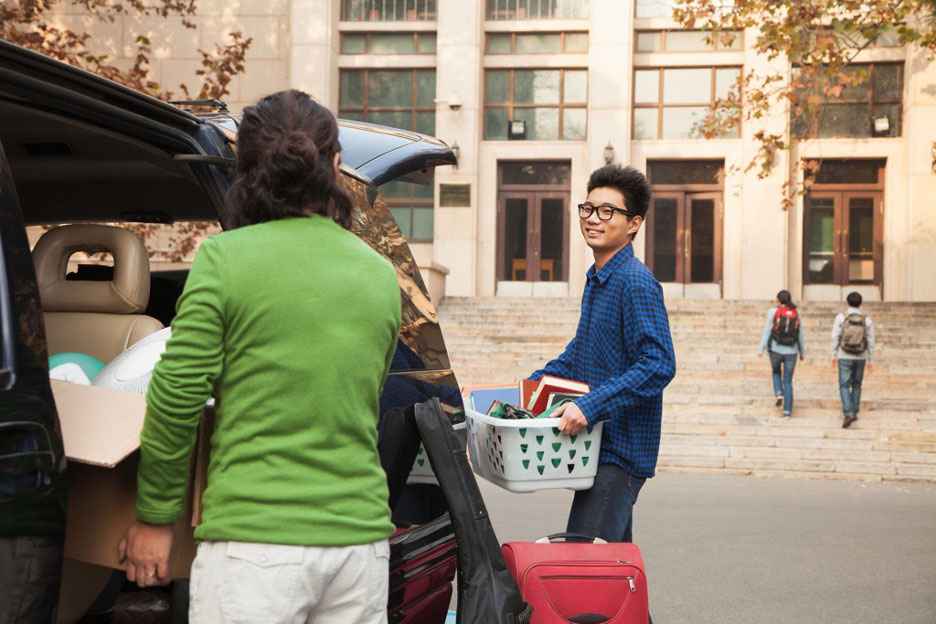 What Clothes Do I Need to Bring to College?