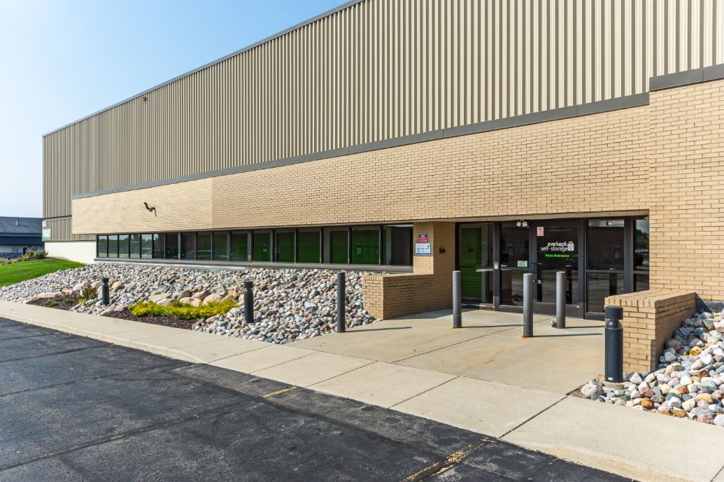 National Storage Jenison – Center Industrial Dr 6600 Center Industrial Dr, Jenison, Michigan 49428