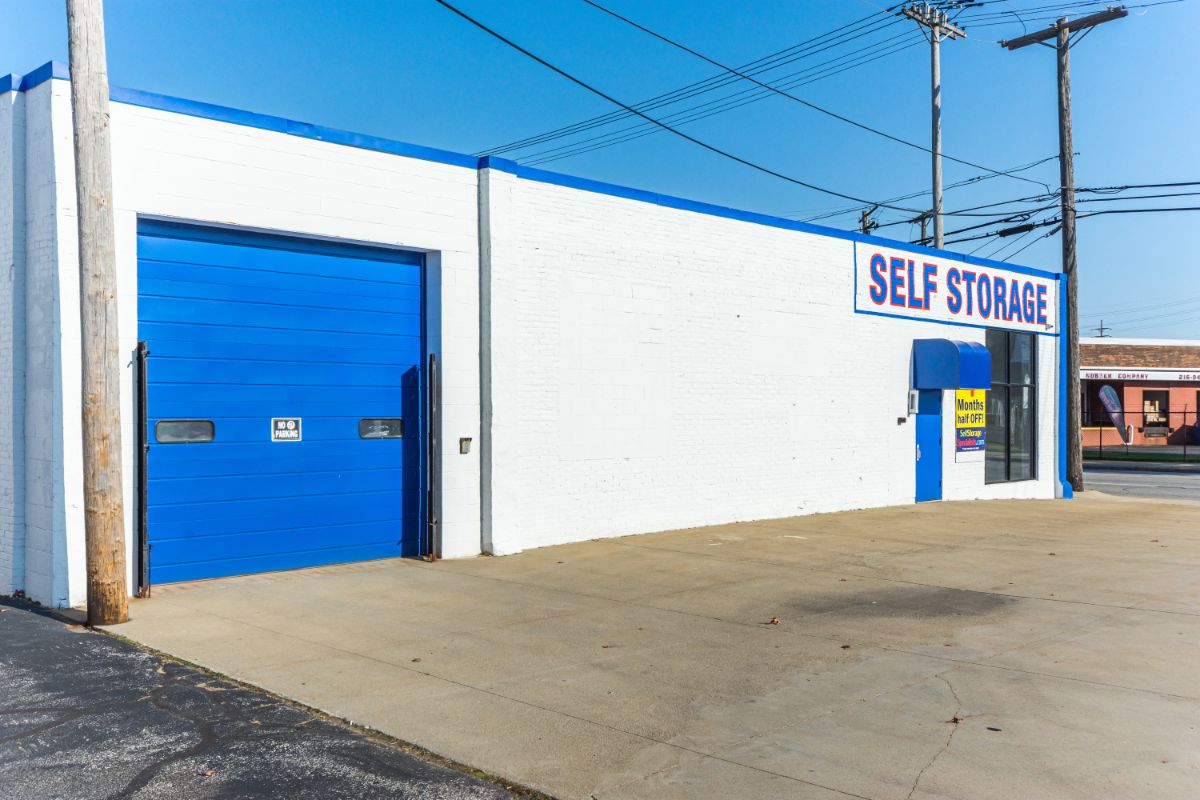 National Storage Lakewood – Berea Road 12600 Berea Road, Lakewood, OH 44111