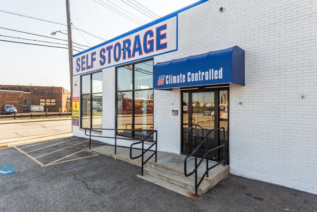 National Storage Lakewood – Berea Road 12600 Berea Road, Lakewood, OH 44111