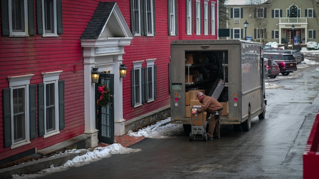 Packing and Unpacking a Storage Unit