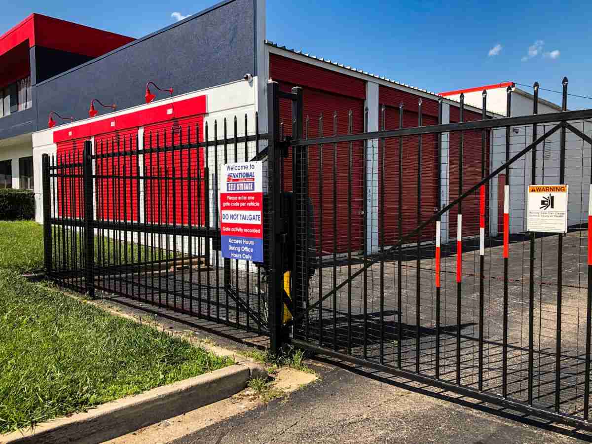 National Storage Redford – Telegraph Road 9125 Telegraph Road, Redford, MI 48239