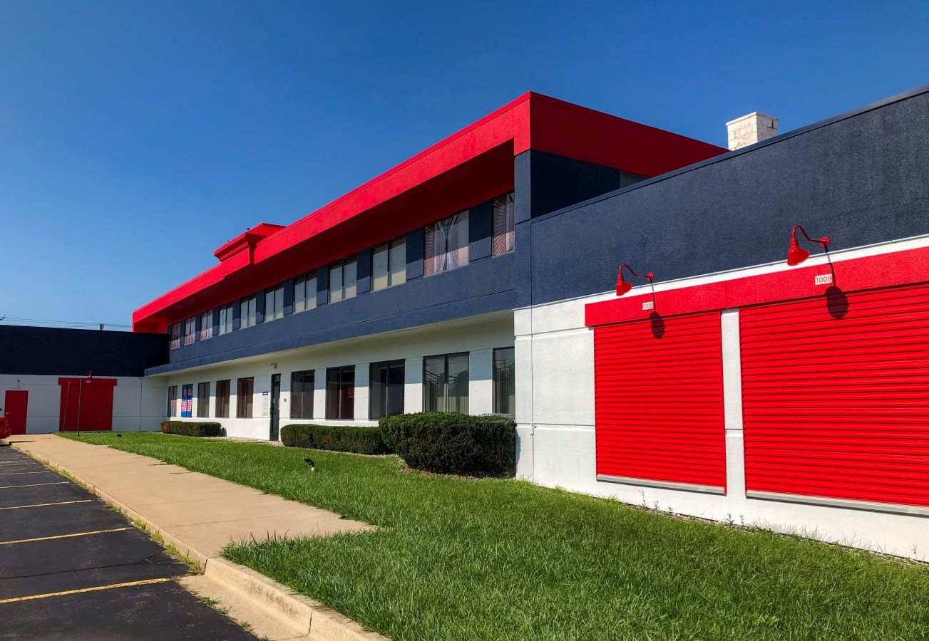 National Storage Redford – Telegraph Road 9125 Telegraph Road, Redford, MI 48239