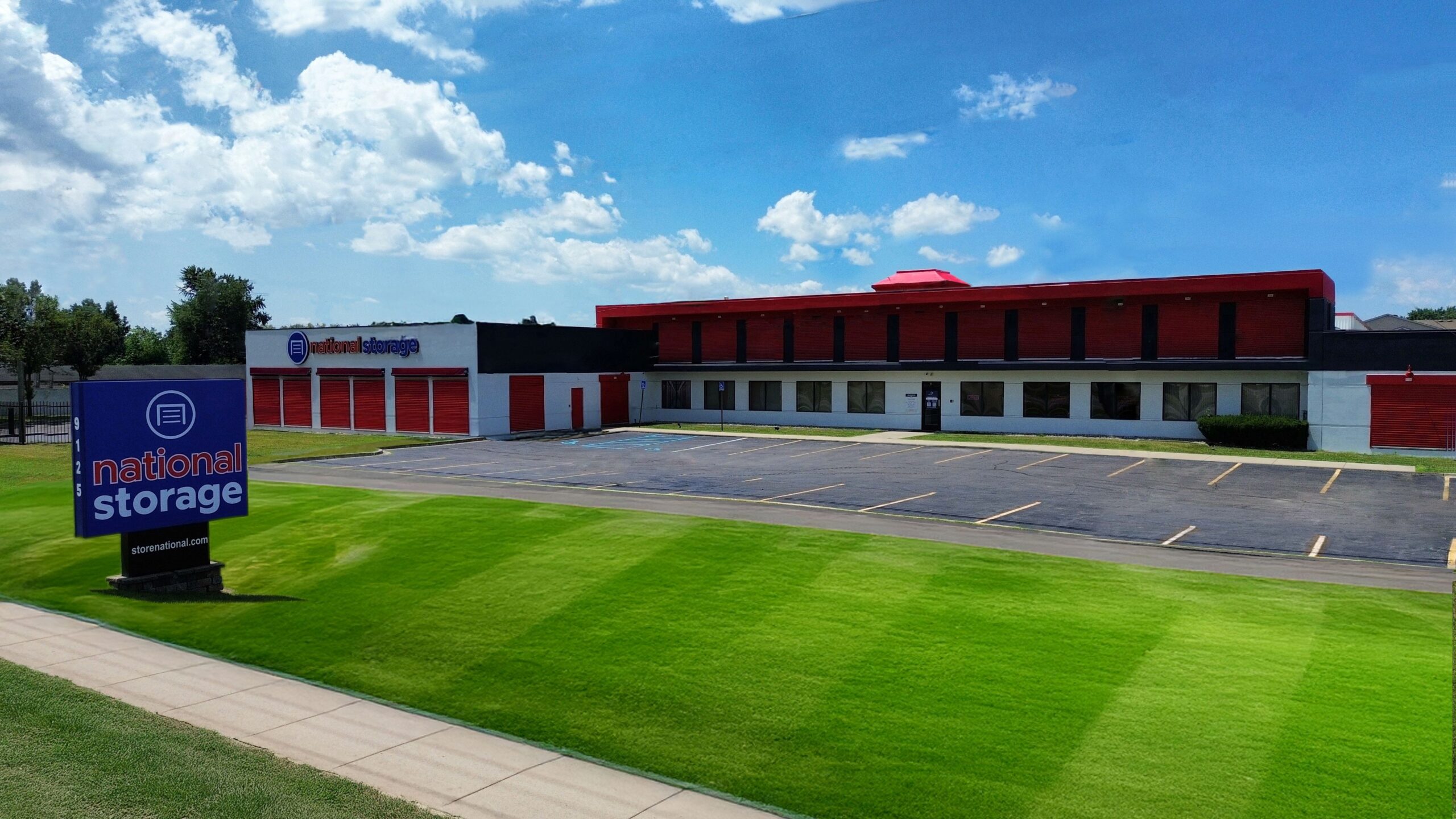 National Storage Redford – Telegraph Road 9125 Telegraph Road, Redford, MI 48239