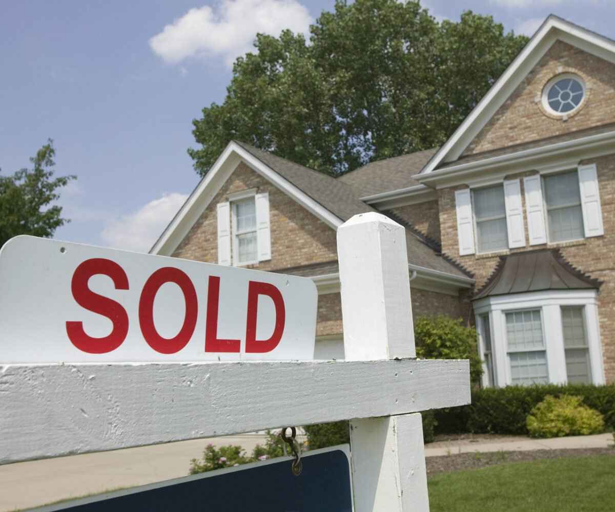 Renting vs Buying a Home: The Undeniable Advantages of Both Options