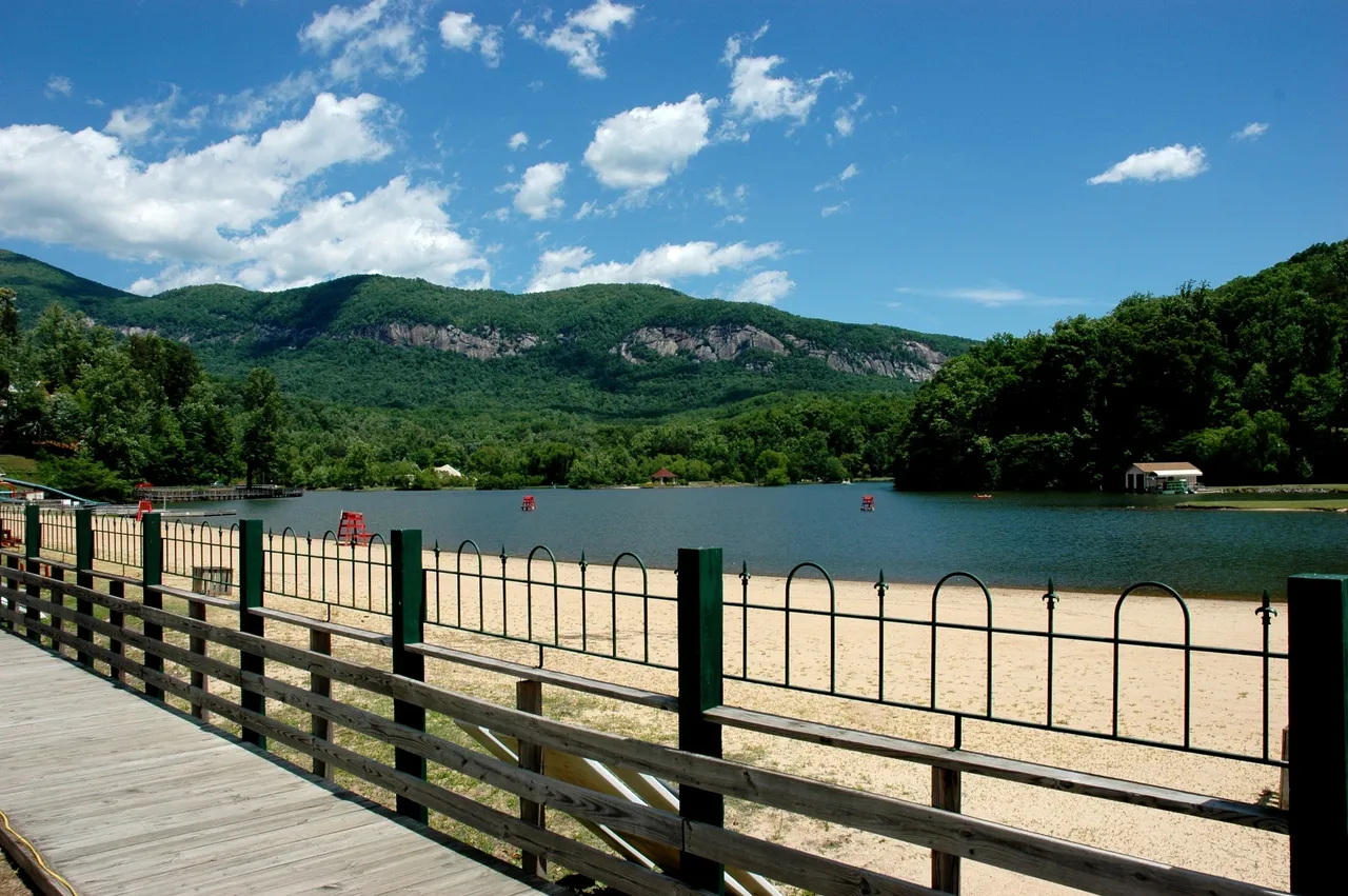 boat rentals in Lake Lure, NC