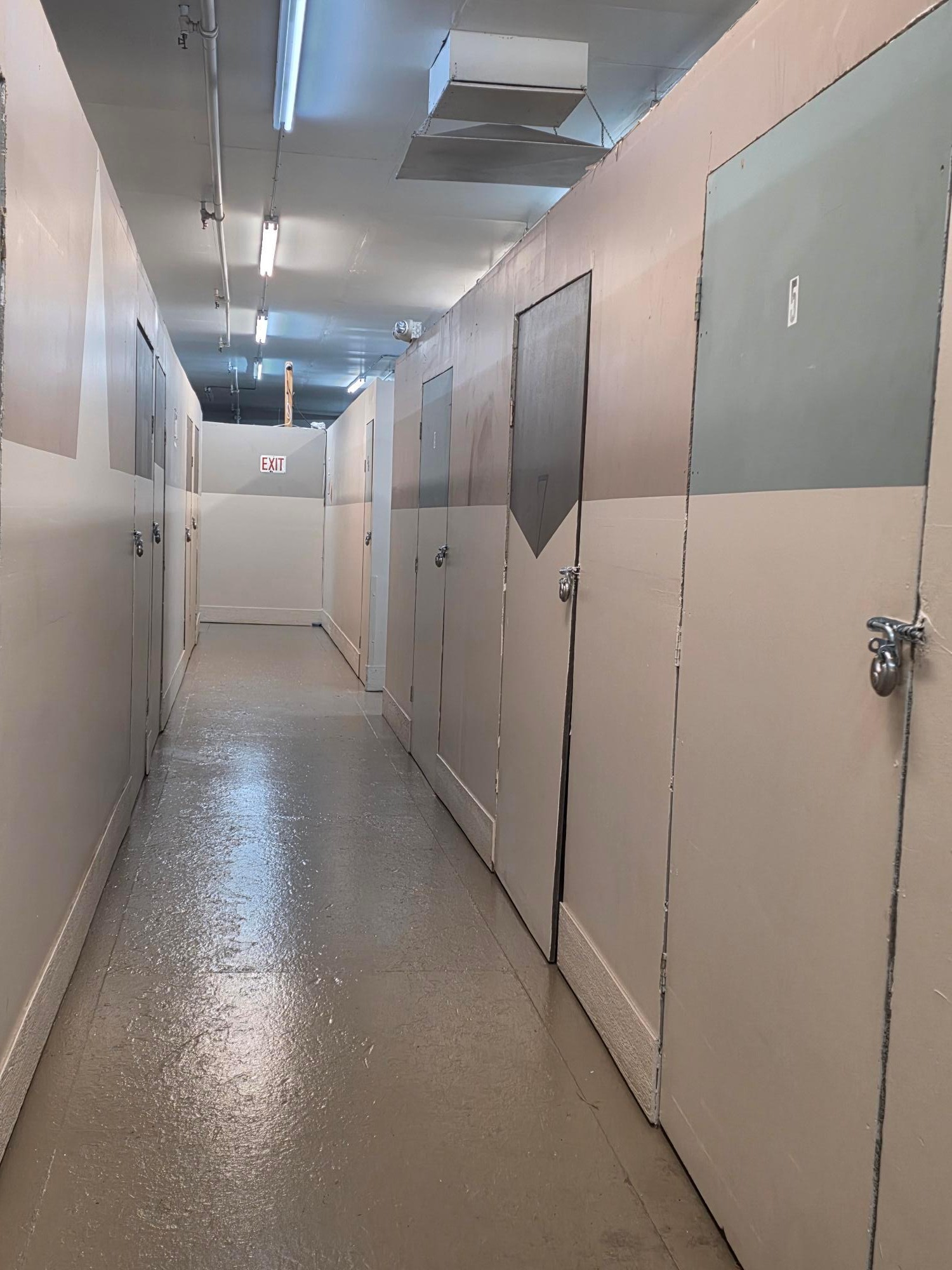 Easy access, with upstairs units, a ramp, power, and uncovered parking available in Pasco, WA