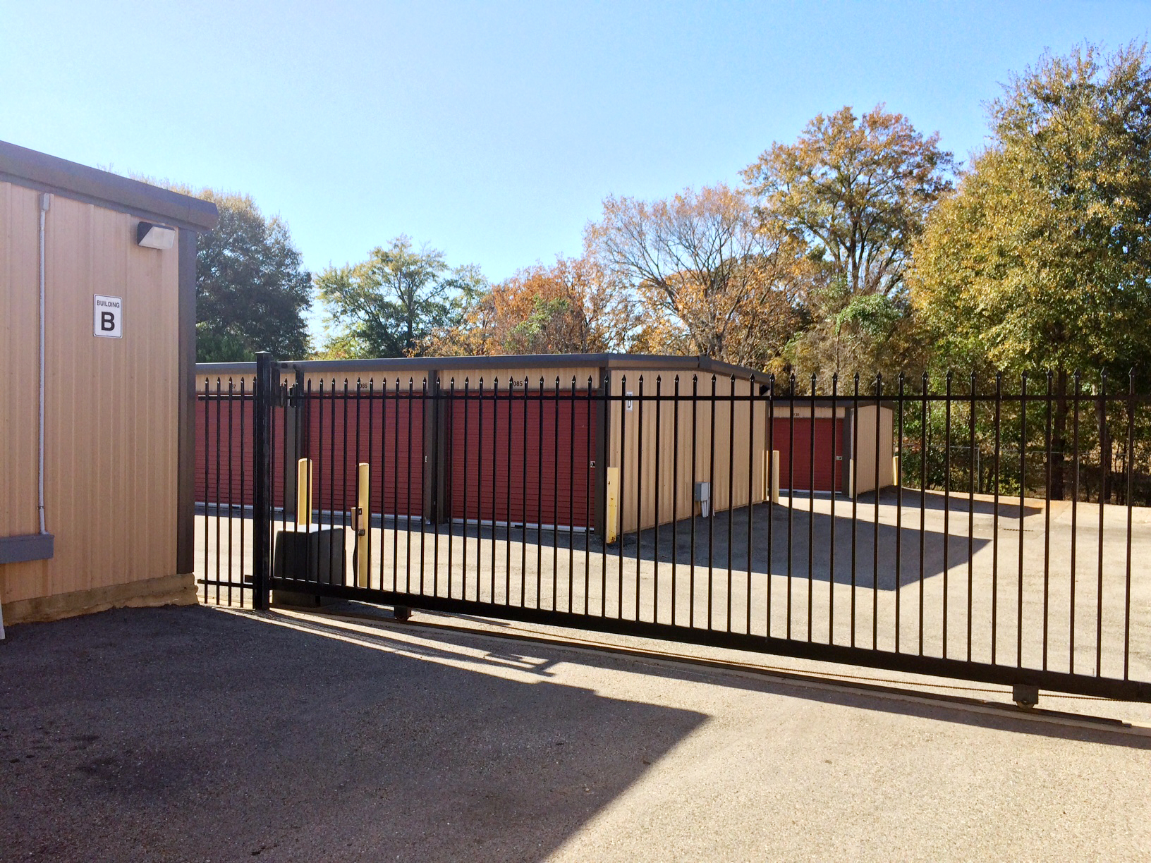 Mission Storage FM16 West location gate and outdoor units