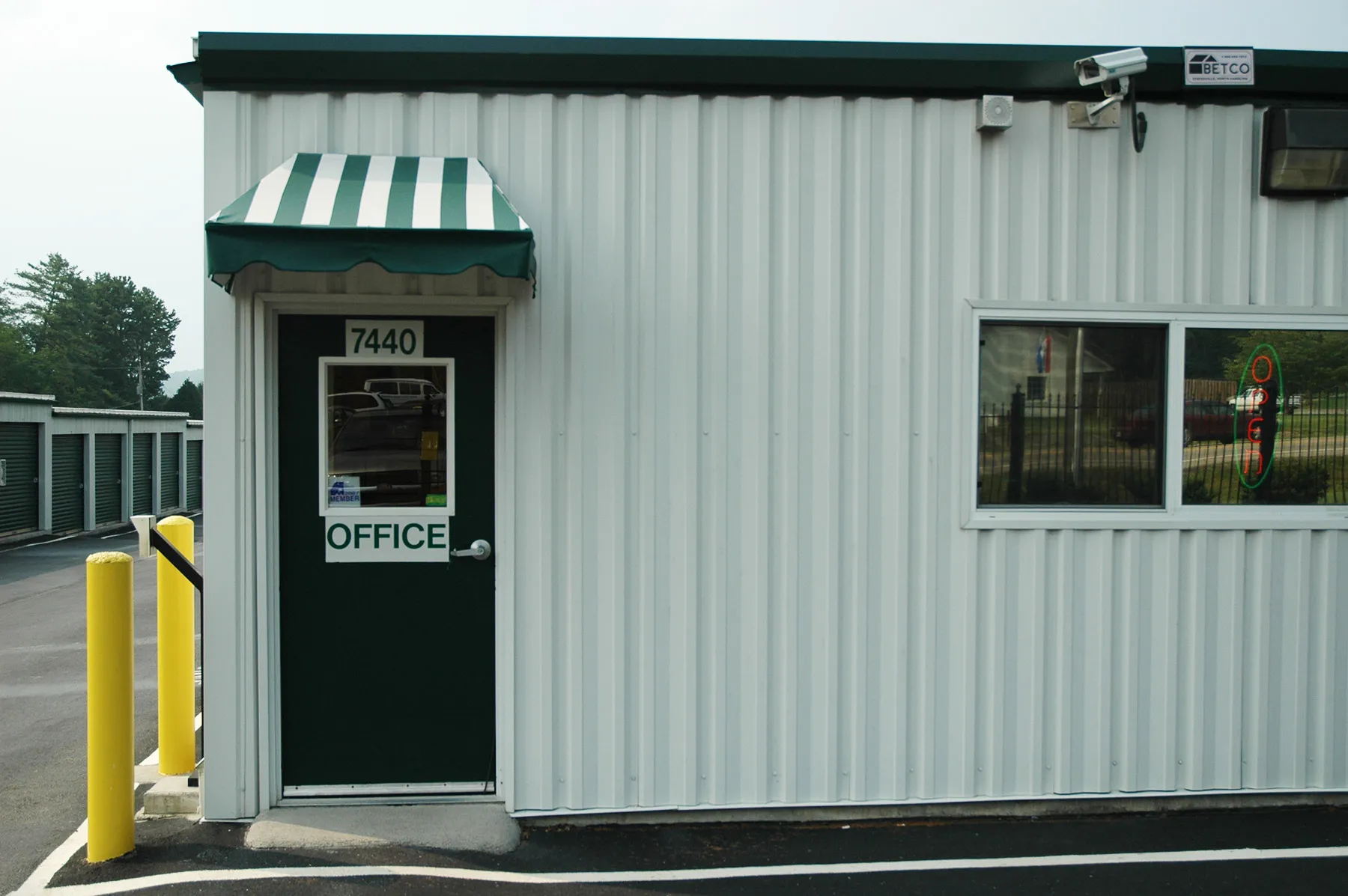 secured units in Knoxville, TN 