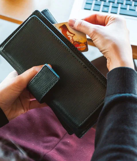 handwallet-1920x1280 handwallet-1920x1280