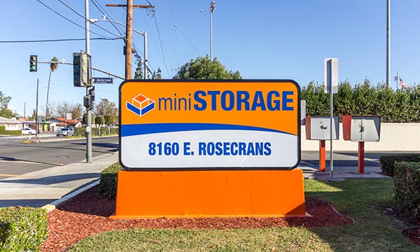MiniStorage near Paramount Self Storage