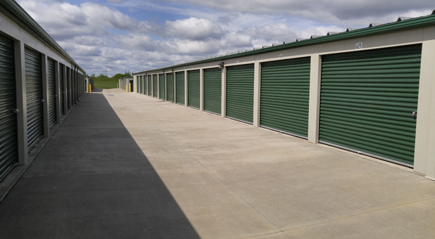 Drive-up self storage access at Smithville Self Storage