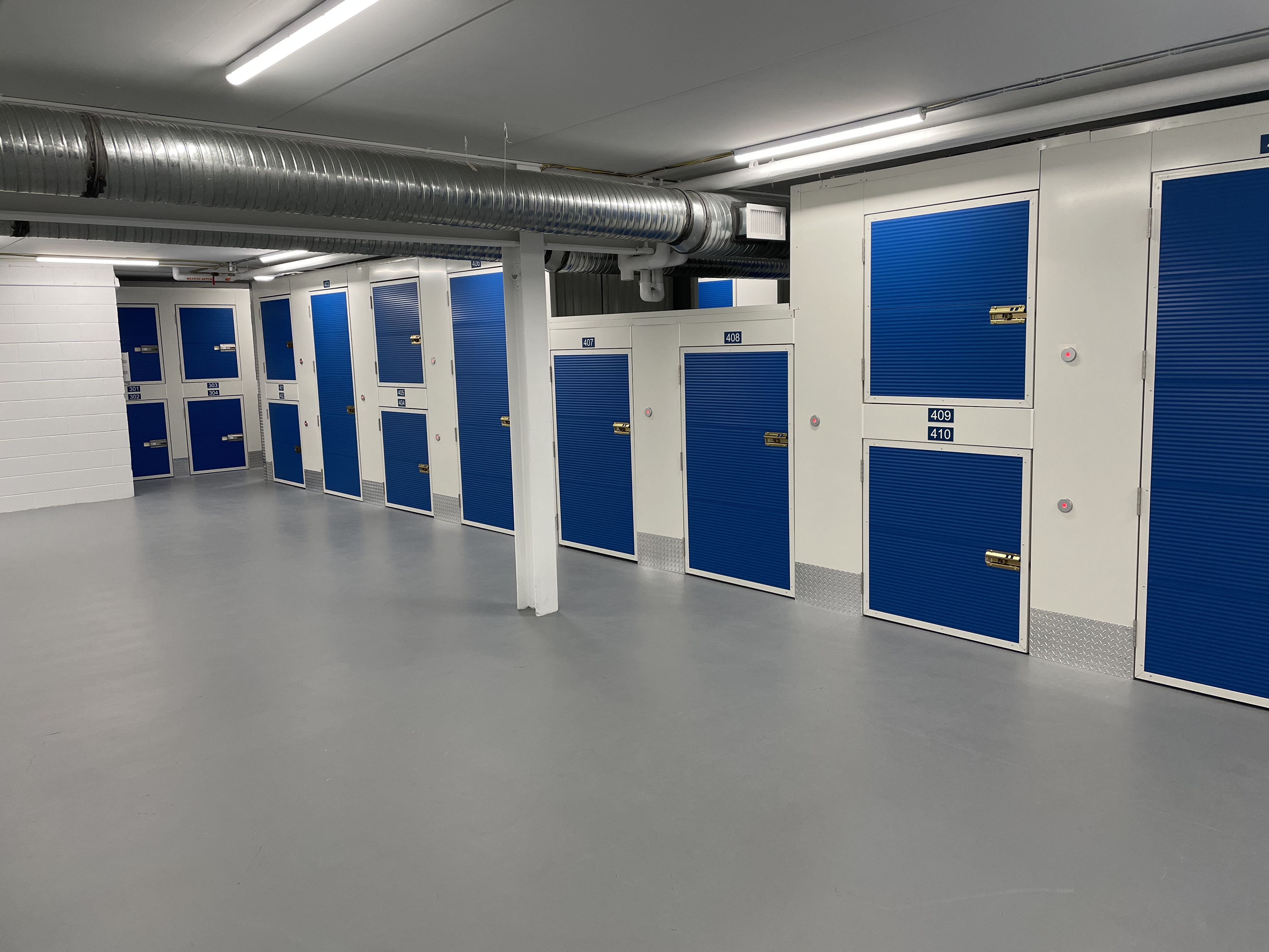 interior access self storage units and lockers